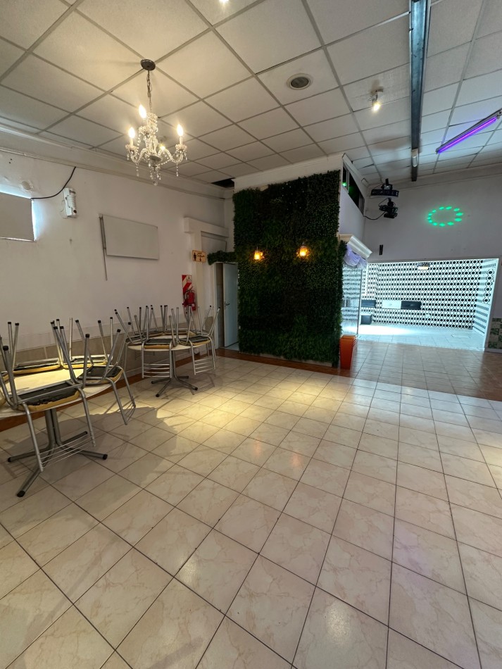 Local para Eventos Oficinas o Deposito en Ituzaingo Norte | 180m² | Equipado
