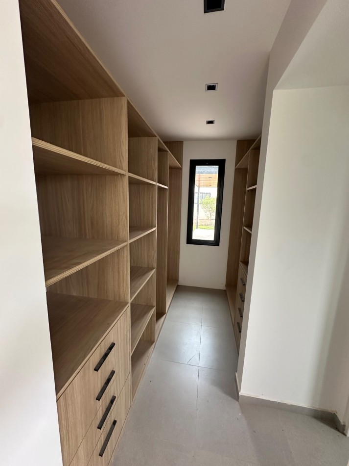 Venta casa 4 ambientes barrio cerrado lujan
