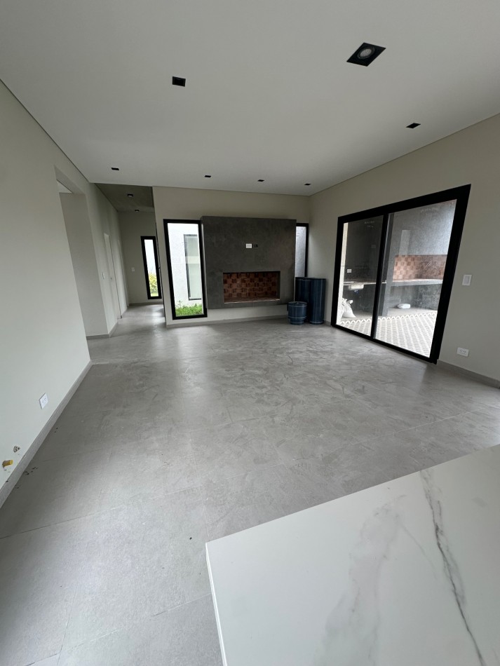 Venta casa 4 ambientes barrio cerrado lujan