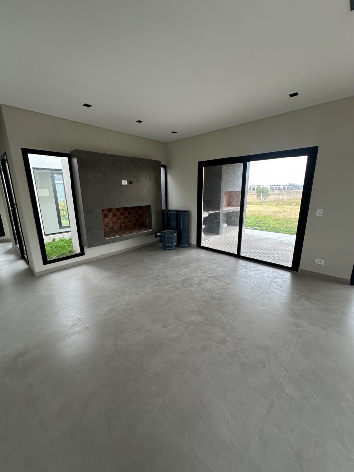 Venta casa 4 ambientes barrio cerrado lujan