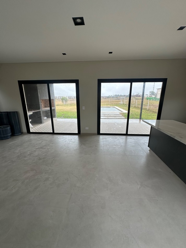 Venta casa 4 ambientes barrio cerrado lujan