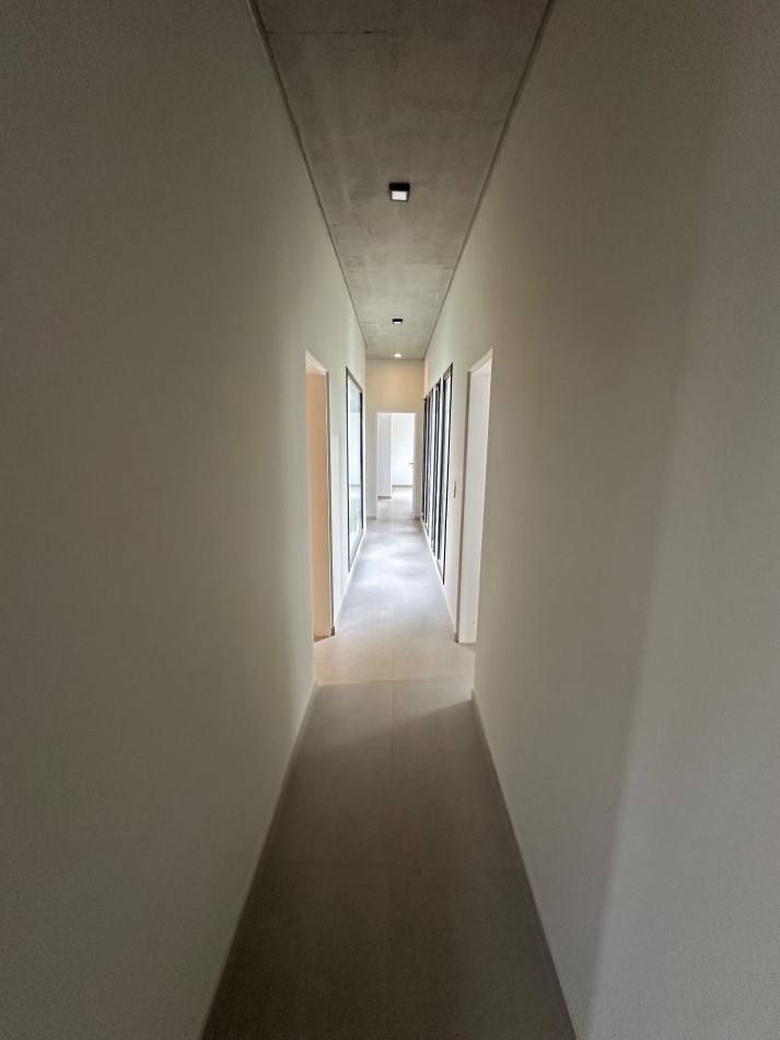 Venta casa 4 ambientes barrio cerrado lujan