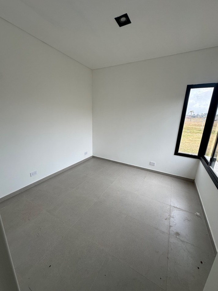 Venta casa 4 ambientes barrio cerrado lujan