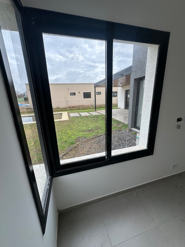 Venta casa 4 ambientes barrio cerrado lujan