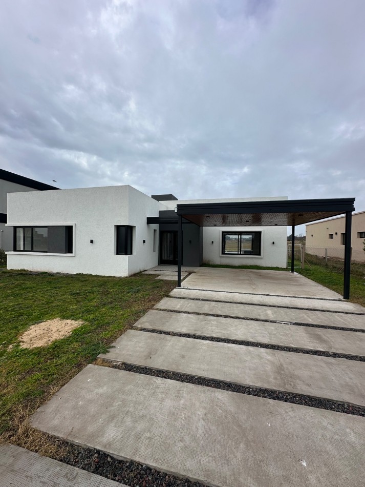 Venta casa 4 ambientes barrio cerrado lujan