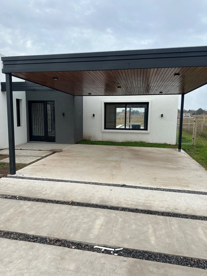 Venta casa 4 ambientes barrio cerrado lujan
