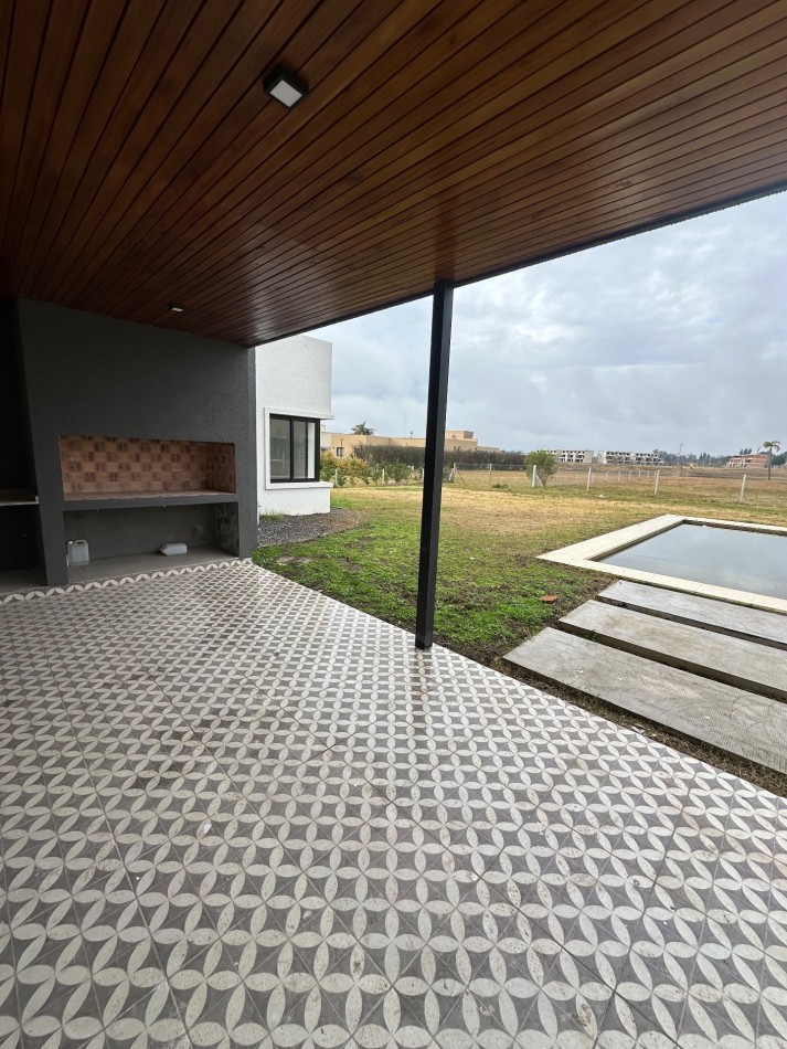 Venta casa 4 ambientes barrio cerrado lujan