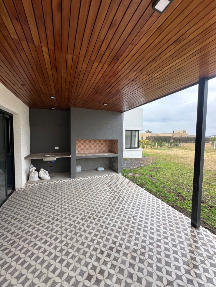 Venta casa 4 ambientes barrio cerrado lujan
