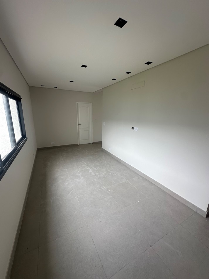 Casa a estrenar 4 ambientes en barrio los juncos.