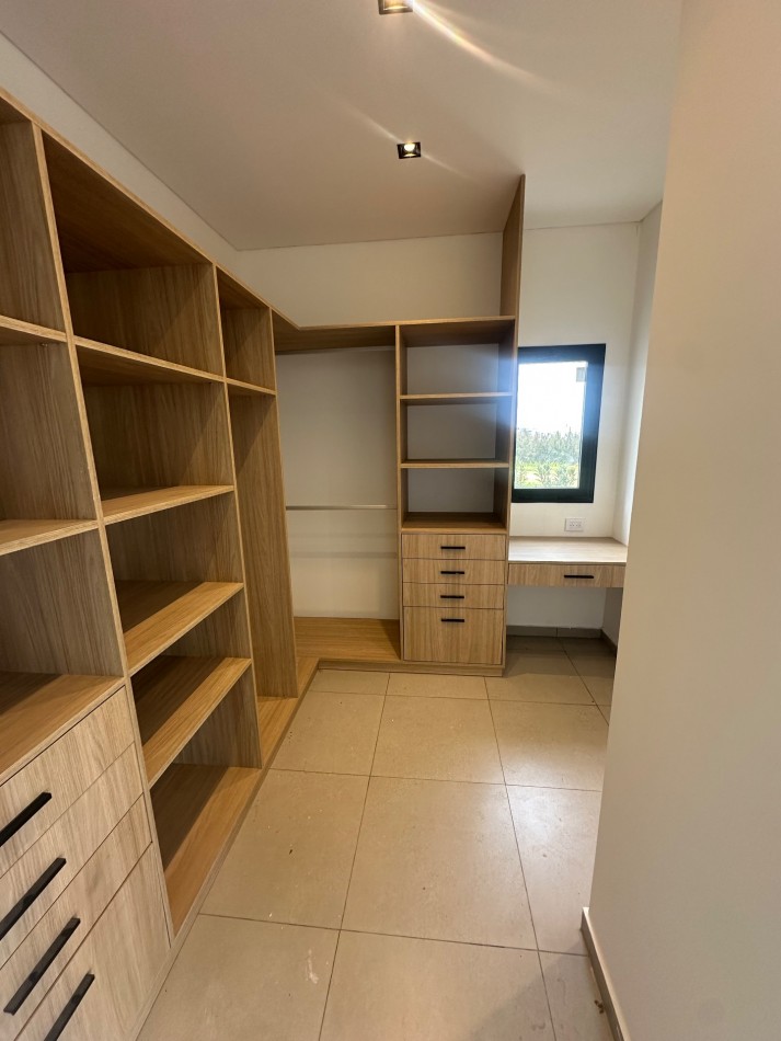 Casa a estrenar 4 ambientes en barrio los juncos.