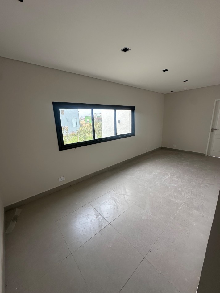 Casa a estrenar 4 ambientes en barrio los juncos.