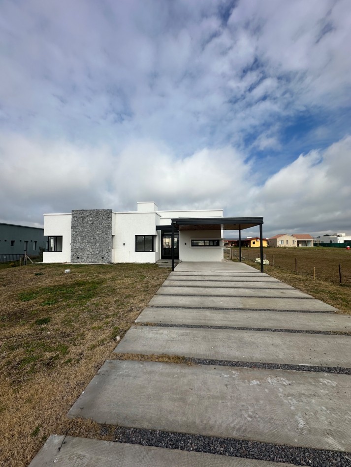 Casa a estrenar 4 ambientes en barrio los juncos.