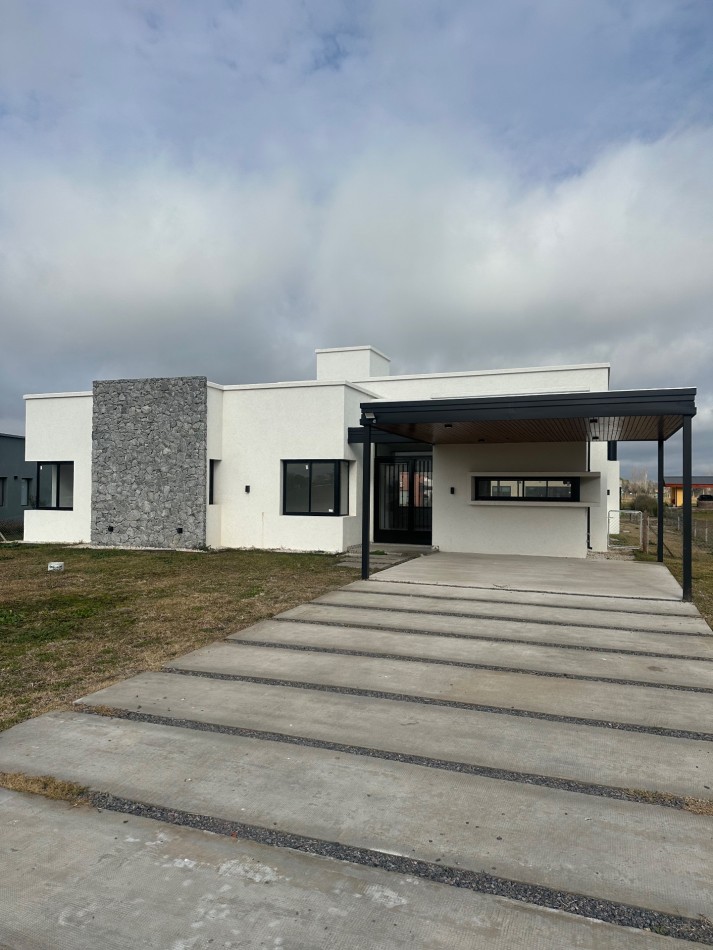 Casa a estrenar 4 ambientes en barrio los juncos.