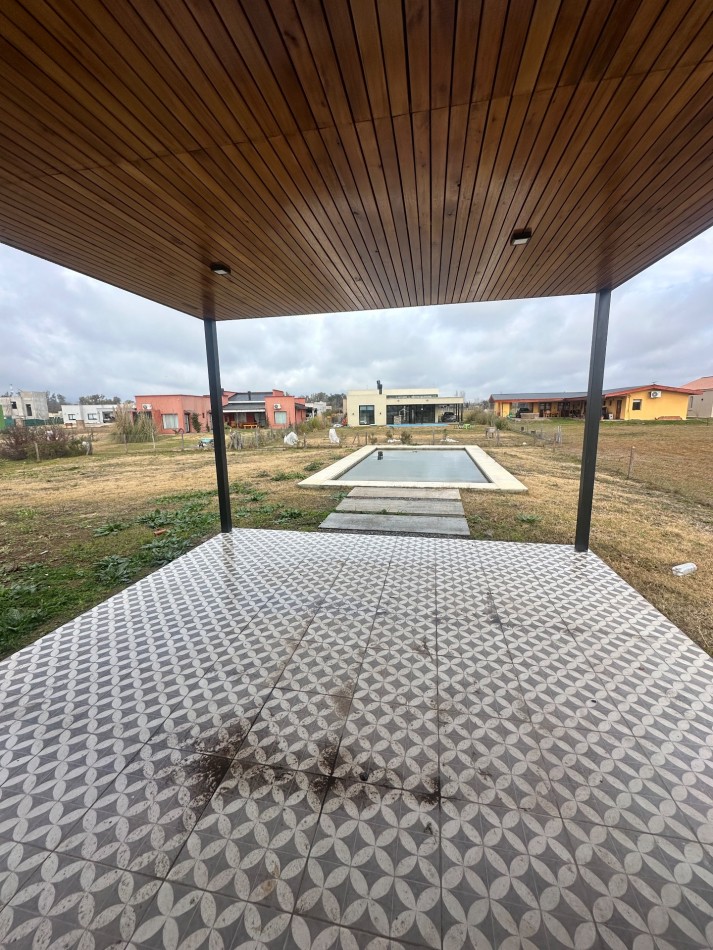 Casa a estrenar 4 ambientes en barrio los juncos.