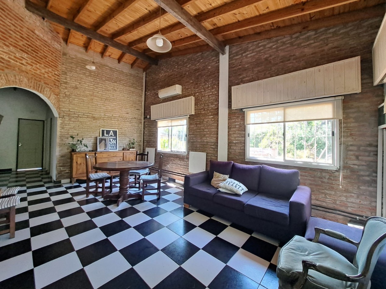 Casa multifamiliar en venta- Paso del rey.