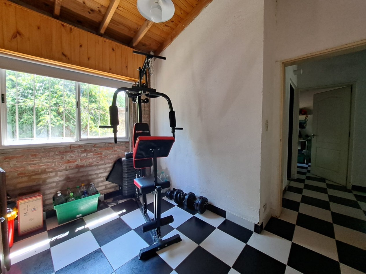 Casa multifamiliar en venta- Paso del rey.
