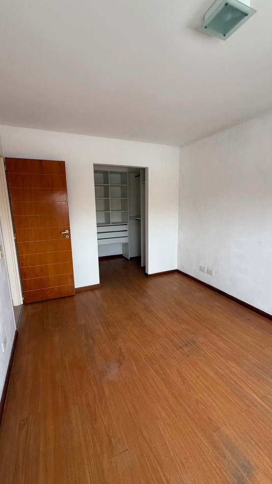 Departamento 3 ambientes con doble cochera.