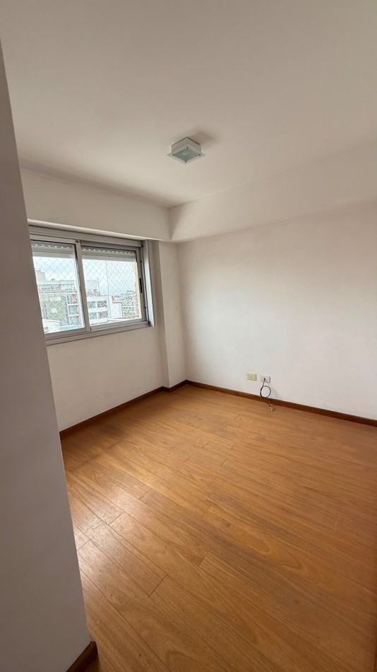 Departamento 3 ambientes con doble cochera.