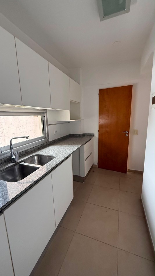 Departamento 3 ambientes con doble cochera.