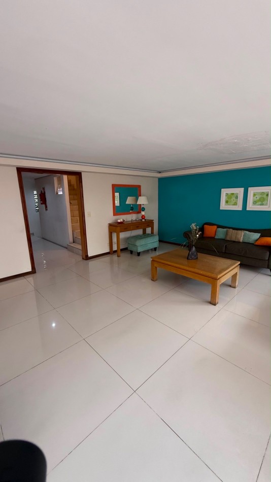 Departamento 3 ambientes con doble cochera.
