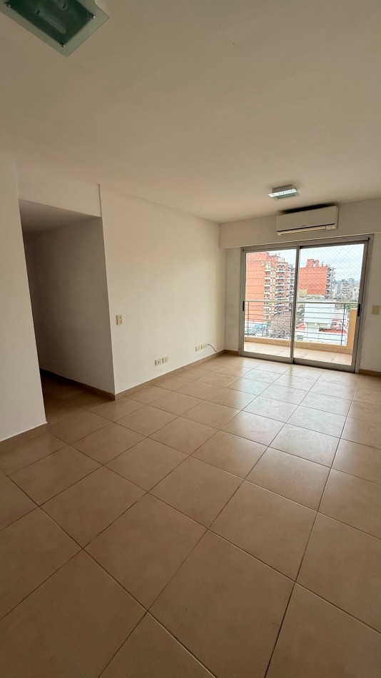 Departamento 3 ambientes con doble cochera.