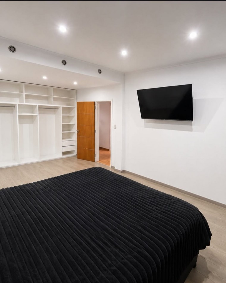 Casa 4 ambientes, cochera parrilay pileta en Padua.