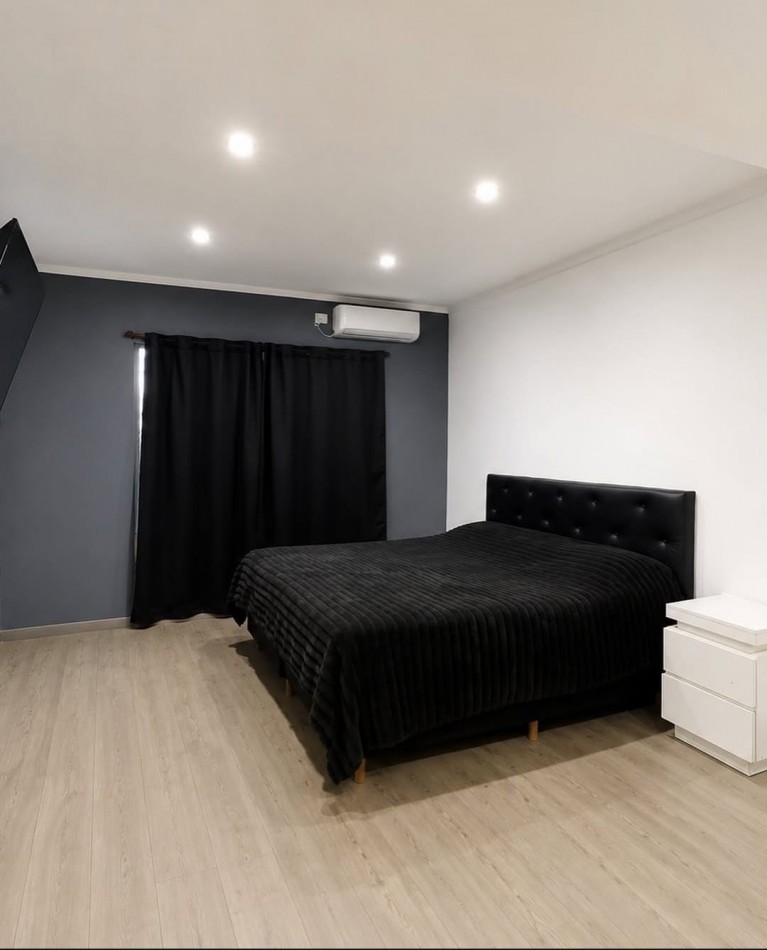 Casa 4 ambientes, cochera parrilay pileta en Padua.