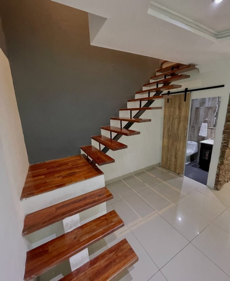 Casa 4 ambientes, cochera parrilay pileta en Padua.