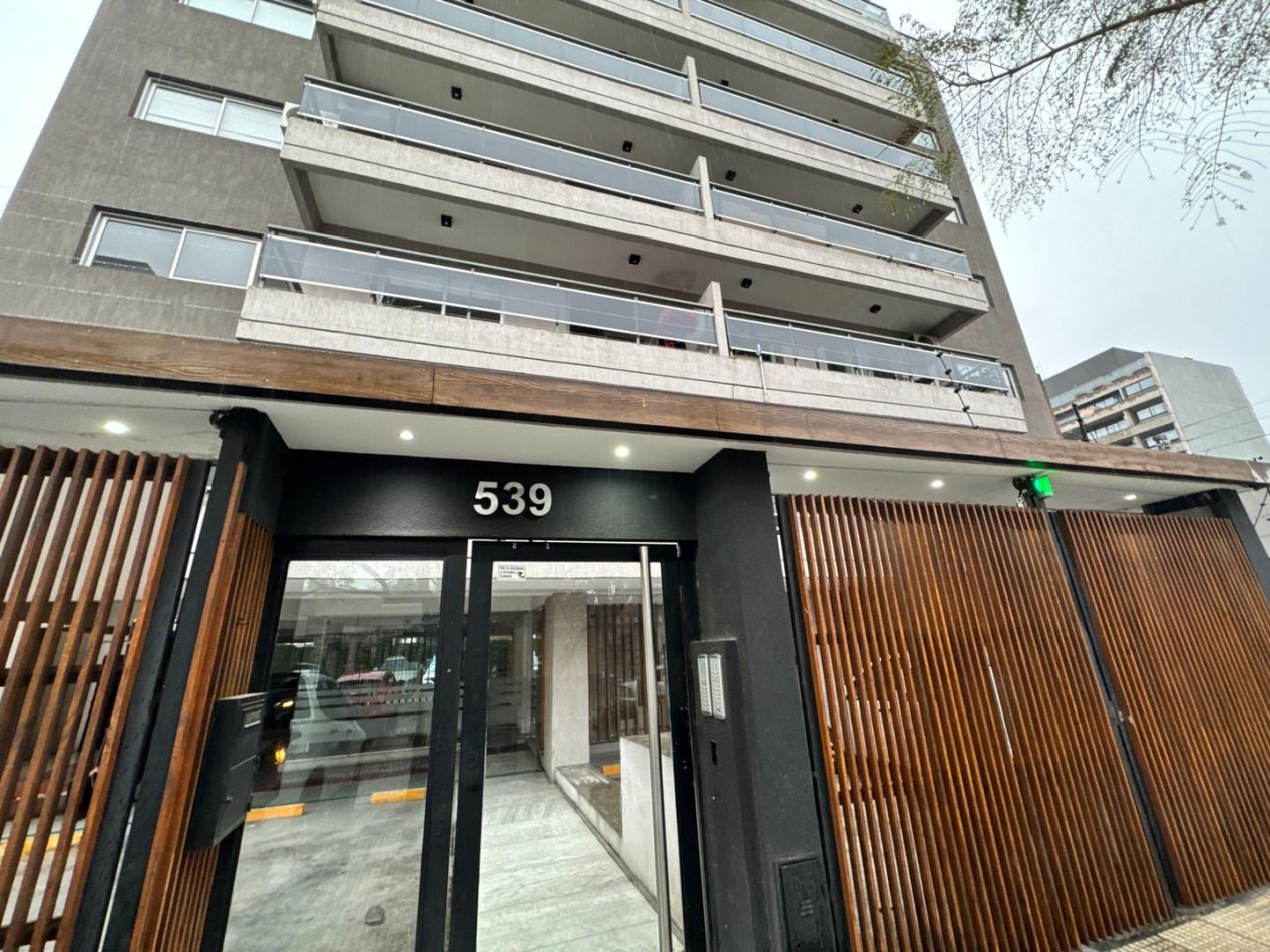 Departamento 4 Ambientes en Duplex con Terraza Privada, Jacuzzi y Cochera - Moron Centro