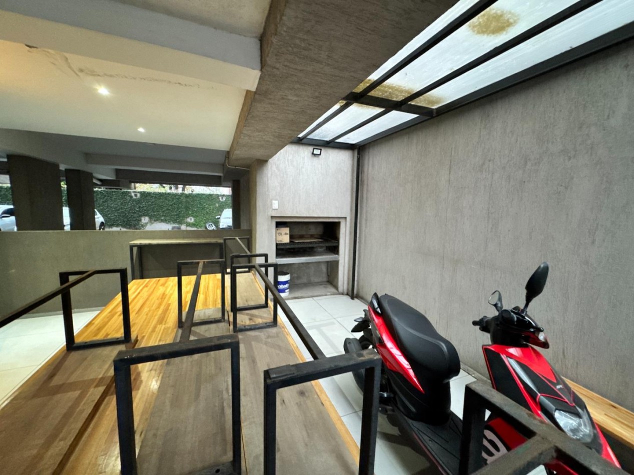 Departamento 4 Ambientes en Duplex con Terraza Privada, Jacuzzi y Cochera - Moron Centro