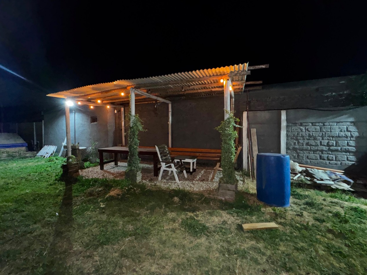 Venta de lote con quincho y monoambiente.