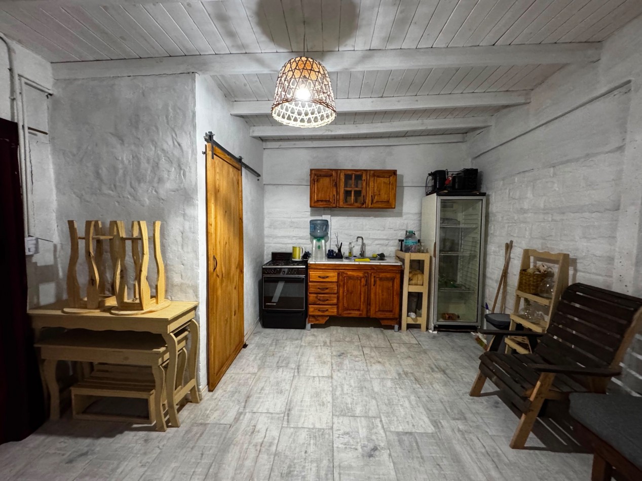 Venta de lote con quincho y monoambiente.