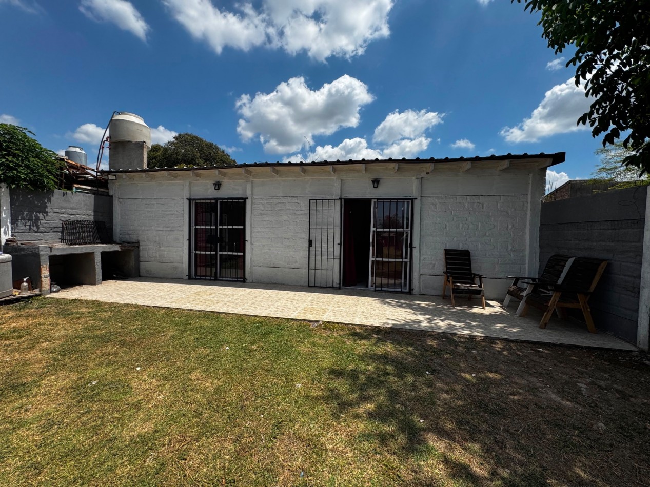 Venta de lote con quincho y monoambiente.