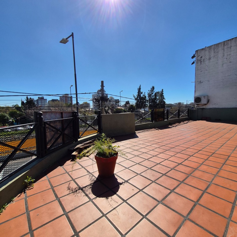 Departamento 2 ambientes con terraza.
