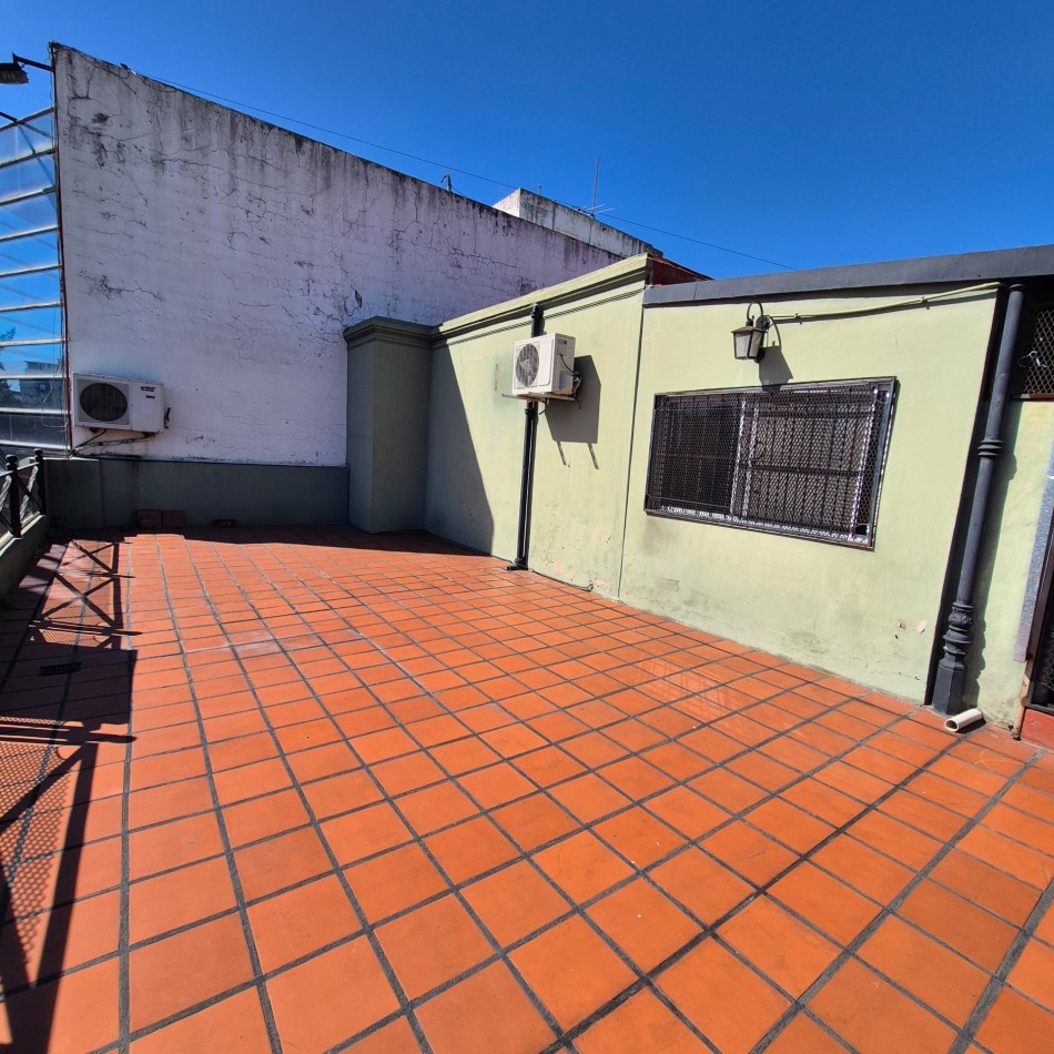 Departamento 2 ambientes con terraza.