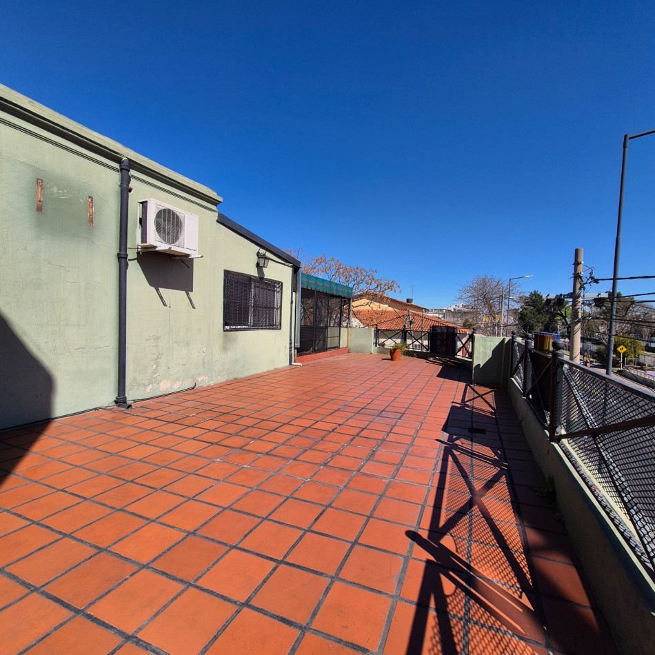 Departamento 2 ambientes con terraza.
