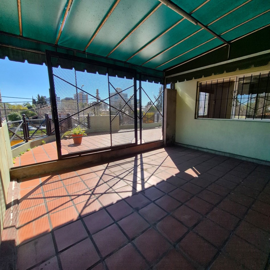 Departamento 2 ambientes con terraza.