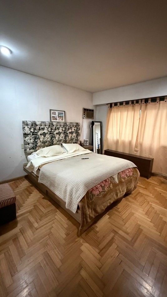 Casa 6 ambientes con parque y pileta.