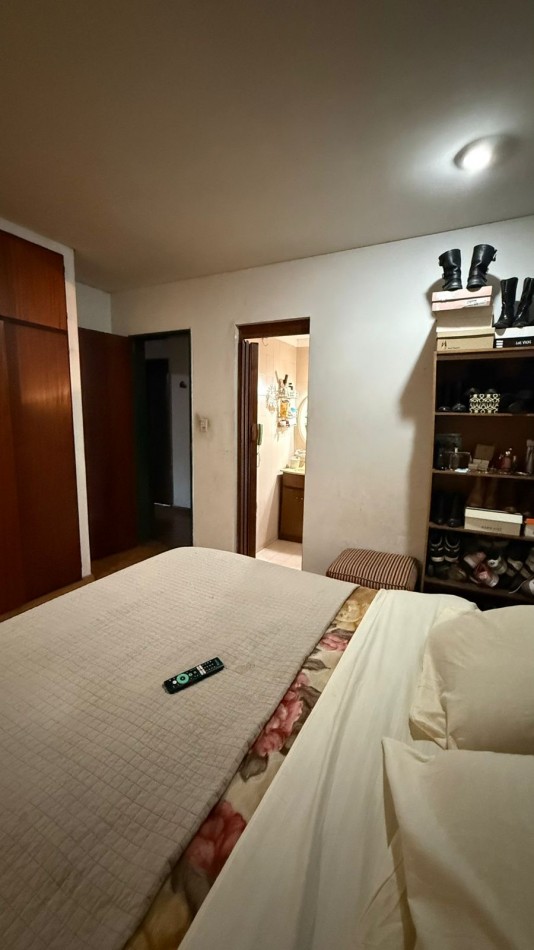 Casa 6 ambientes con parque y pileta.