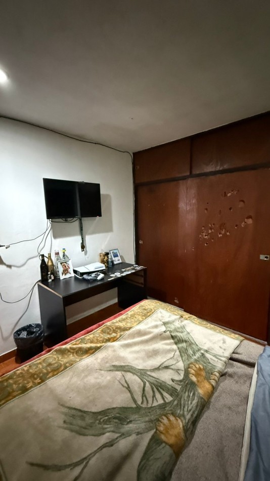 Casa 6 ambientes con parque y pileta.