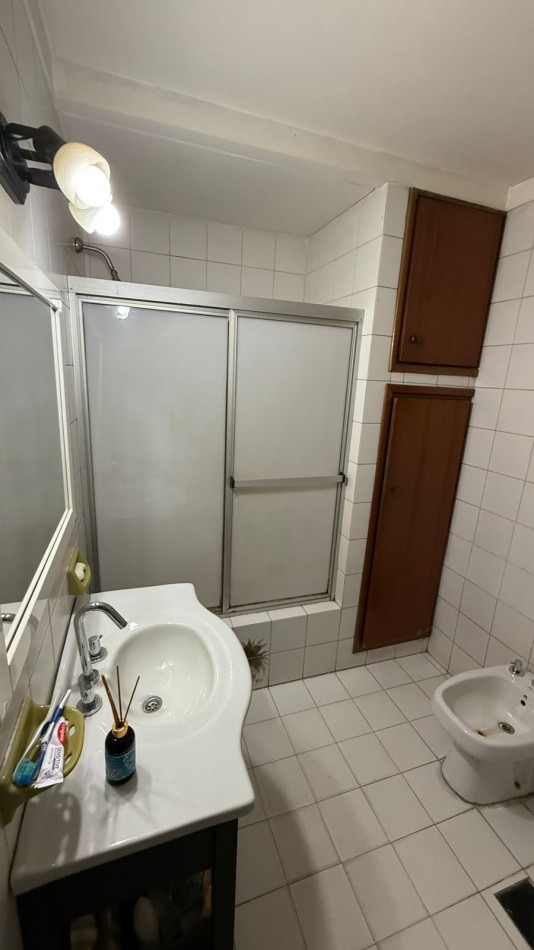 Casa 6 ambientes con parque y pileta.