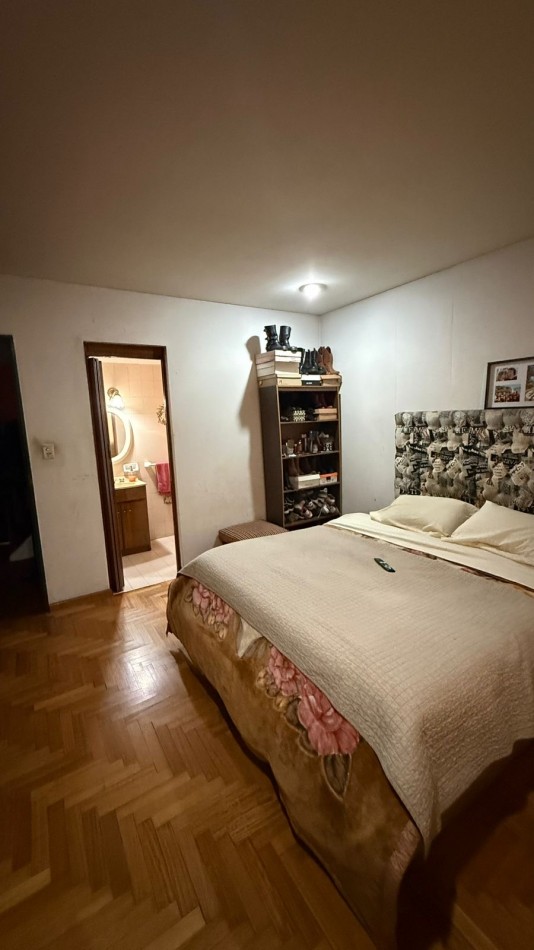 Casa 6 ambientes con parque y pileta.