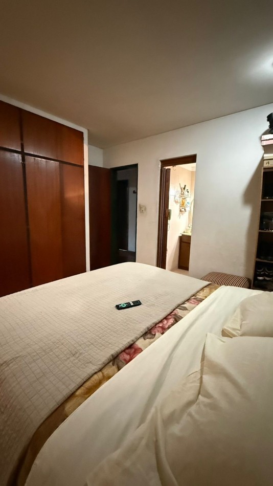 Casa 6 ambientes con parque y pileta.