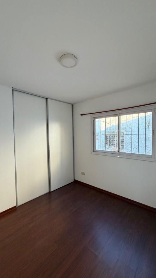 Apta credito-Duplex 4 ambientes en PH con patio y cochera.