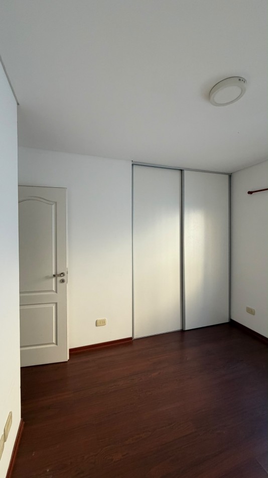 Apta credito-Duplex 4 ambientes en PH con patio y cochera.