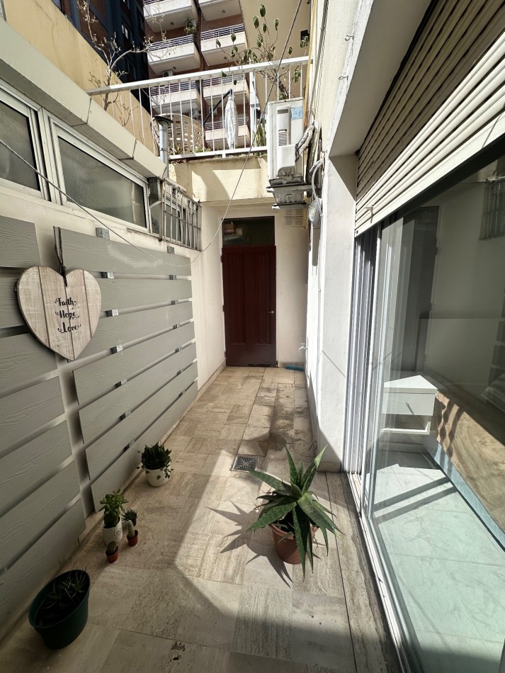Excelente 2 ambientes con patio propio - Apto credito