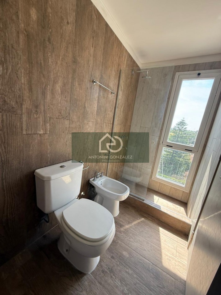 Alquiler 4 ambientes con cochera y parrilla