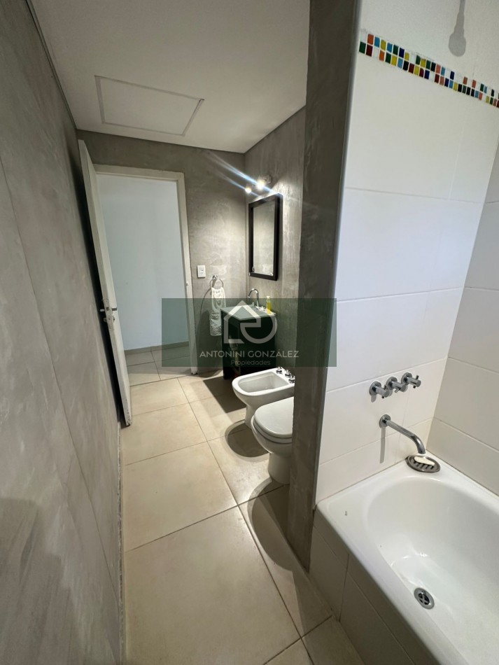 Casa 6 Ambientes en Planta Baja - Parque Leloir | Totalmente Reciclada