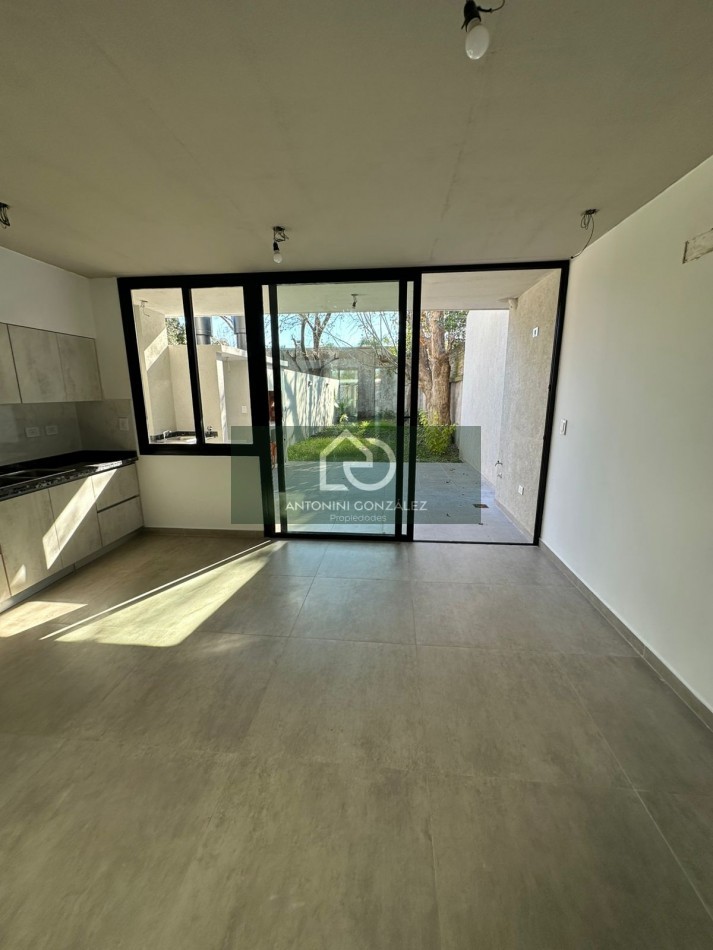 VENTA CASA 5 AMBIENTES A ESTRENAR ITUZAINGO NORTE