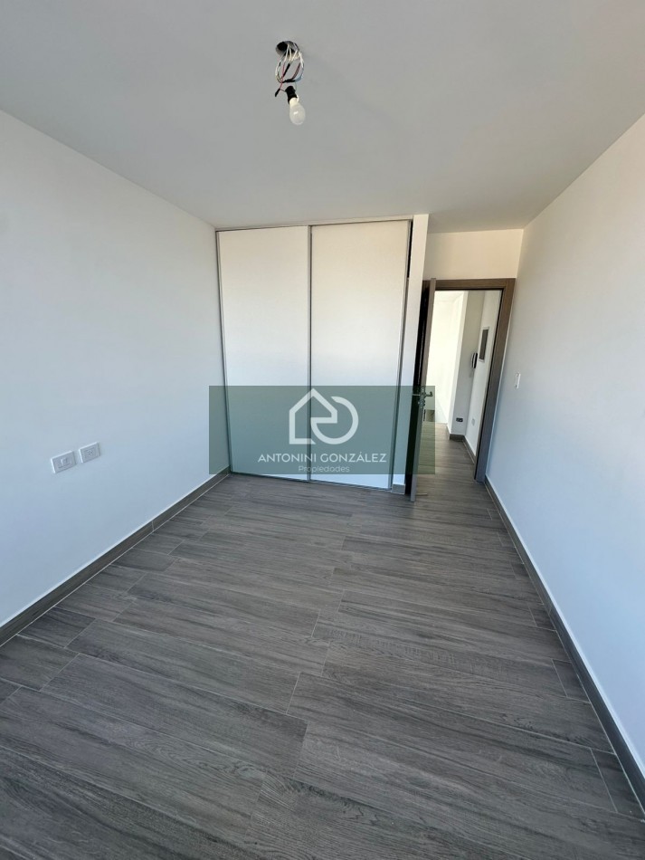 CASA EN VENTA  5 AMBIENTES A ESTRENAR ITUZAINGO NORTE